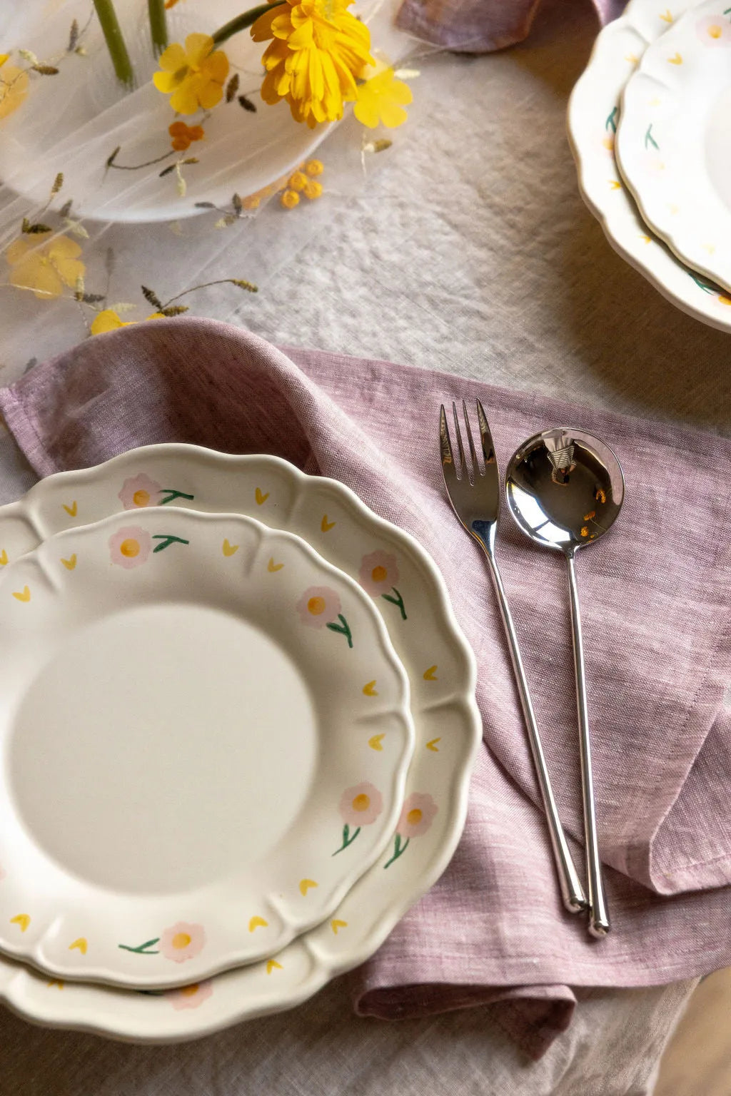 festive plates and bowls