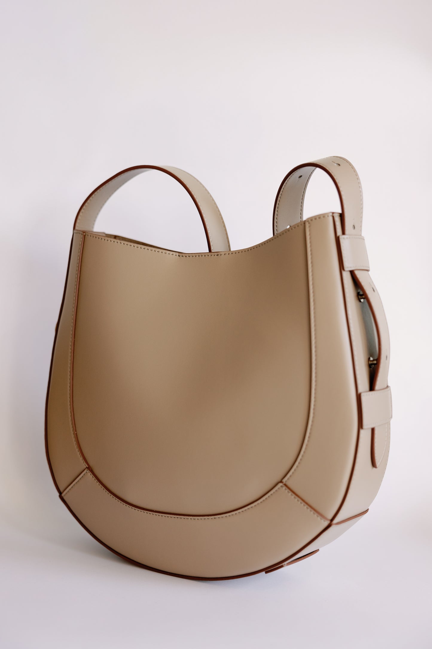 The Curved Saddle Bag